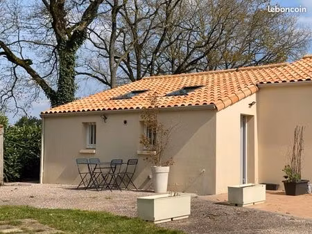 studio meublé neuf jardin parking