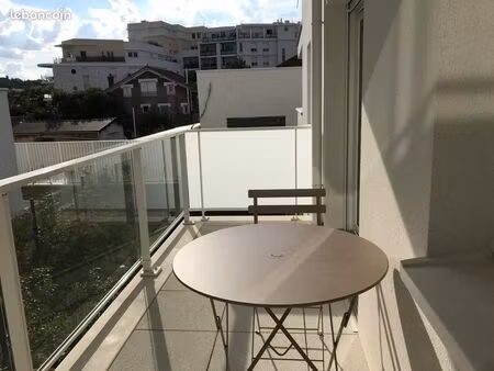 location studio meublé