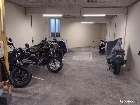 place de parking moto