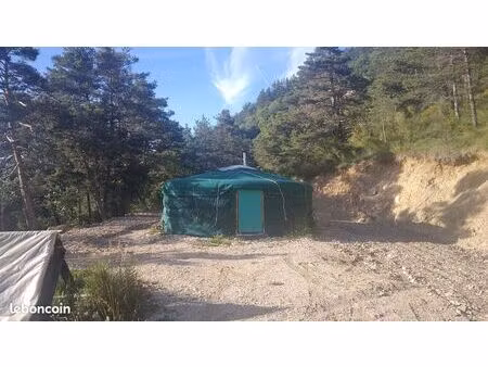 yourte à louer à l'année