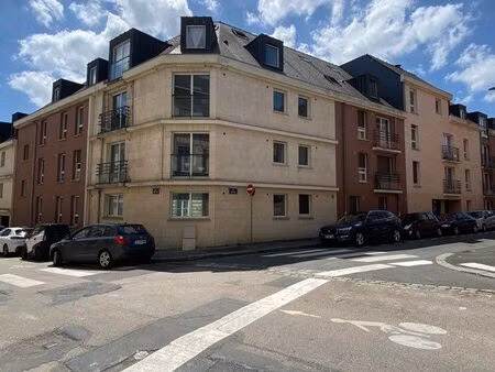 f2 avec. ?️ parking couvert proche hyper centre ville