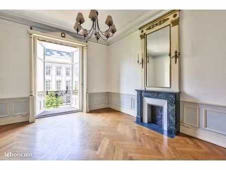 appartement 7 pièces 210 m²