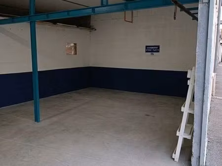 place de parking dans garage fermé à louer – ambarès-et-lagrave