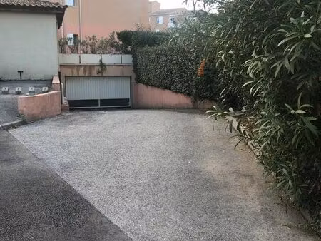 rare parking box aix en provence parc voltina avec borne de recharge