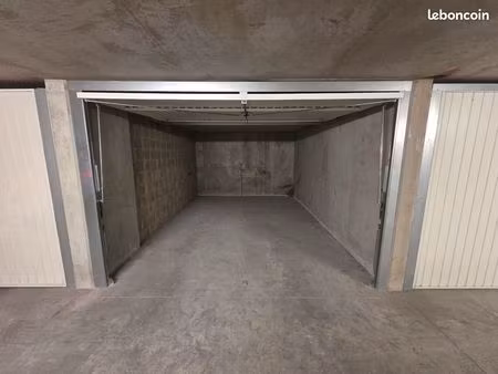 garage dans sous-sol sécurisé