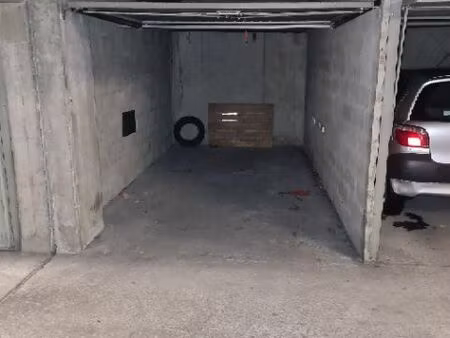 box électrifié / garage en face monoprix/ place croix rousse