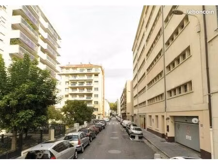parking/box lyon