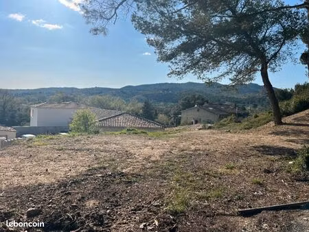 terrain 440 m² eyguieres