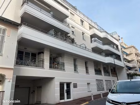 rare double parking hyper centre antibes dans residence de standing securisee