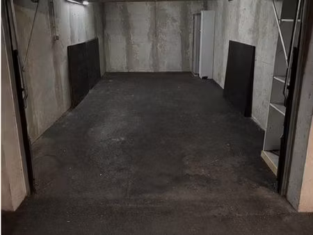 garage fermé à louer