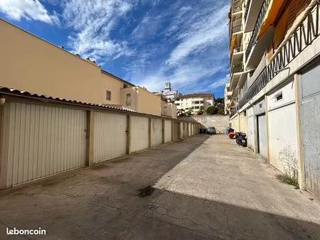 cannes - secteur république - en rez-de-chaussée -garage fermé dans une copropriété sécuri