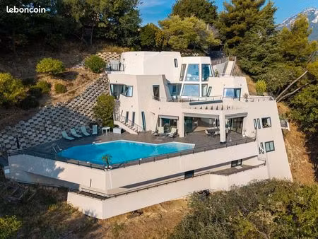 villa 7 pièces 327 m²