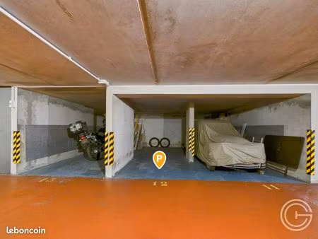parking/box 11 m² nice