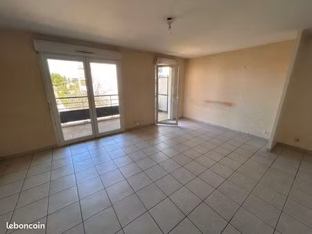 appartement t3 balcon + parking