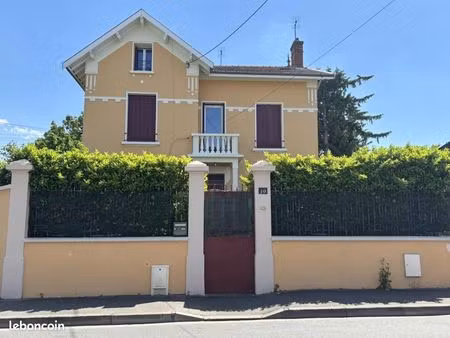 immeuble 8 pièces 245 m²