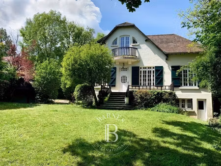 maison de luxe à louer dans le quartier les hauts de bougival