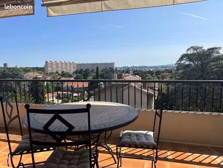 chambre 17 m² accès balcon  proche  campus santé