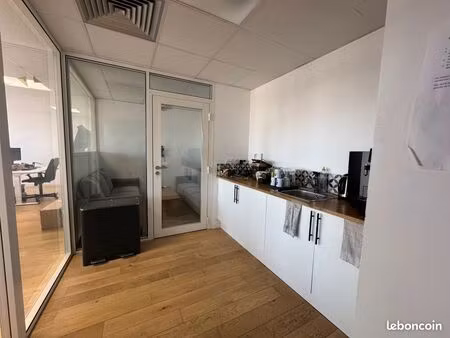 bureaux 83 m²