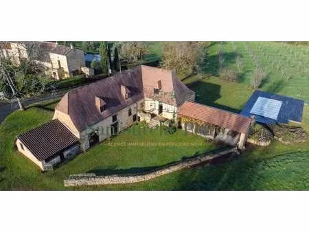 maison avec piscine et jardin castelnaud-la-chapelle (24)
