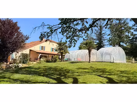 maison avec piscine et terrasse hautefaye (24)