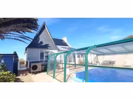 maison contemporaine avec piscine et jardin santec (29)