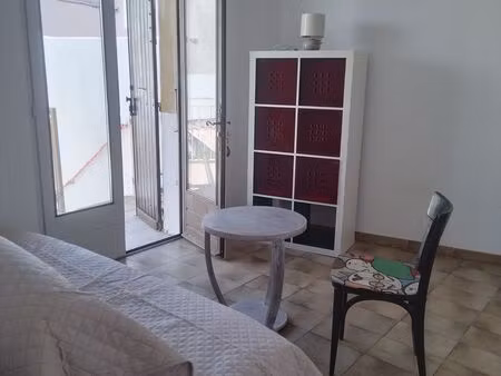 studio meublé 23m2 +terrasse / étudiant ou employé centrales