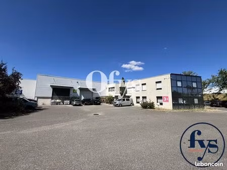 local d'activité 2 600 m²