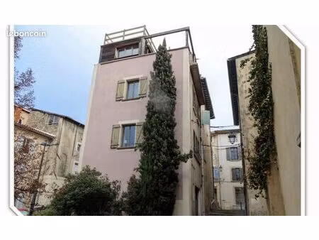 immeuble: t3 avec terrasse  t1 et grand local en rdc