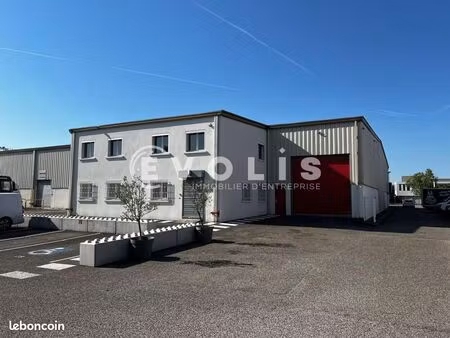 local d'activité 686 m²