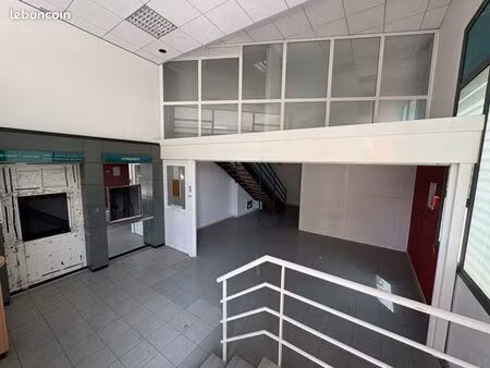 local commercial  114 m² centre-ville  port-de-bouc
