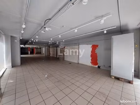 local commercial 136 m²