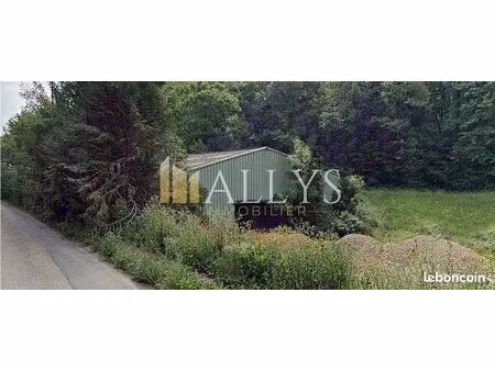 local 990 m² radepont