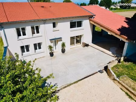 220 m² habitables + dépendance 100 m² - terrain 1 680 m2