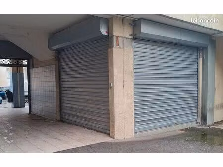 local commercial / bureau 17m2 avec sanitaires 299