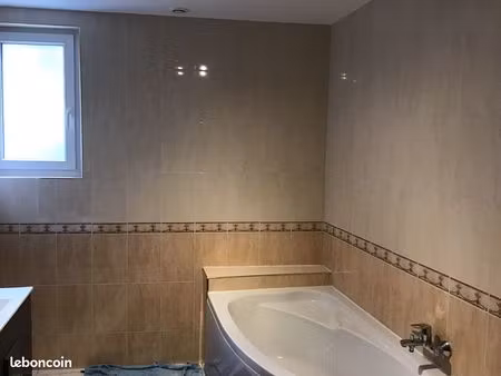maison de ville trois nivaux -aucun travaux-quartier résidentiel calme