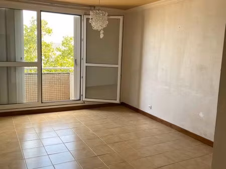 appartement t4 – 3 chambres avec garage  balcons et chauffage inclus – châteaudun