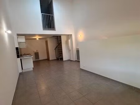 t3 en duplex - 26110 saint- maurice-sur-eygues