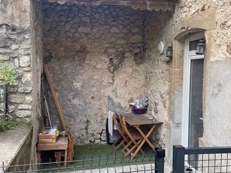 t3 rénové à neuf avec terrasse