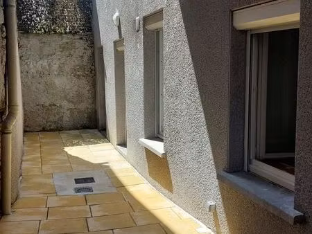 loue t2 en rdc avec terrasse