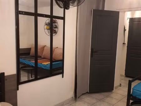 appartement meublé avec balcon et parking privé situé dans résidence et quartier calme sit