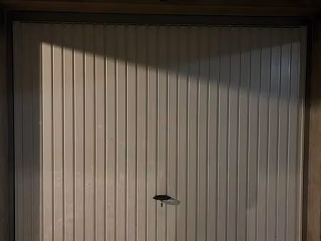 garage fermé – résidence sécurisée – centre‑ville