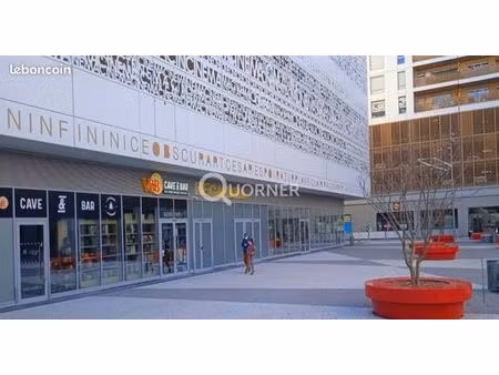 local commercial 143 m² nice