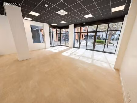 a louer local refait à neuf 80 m²