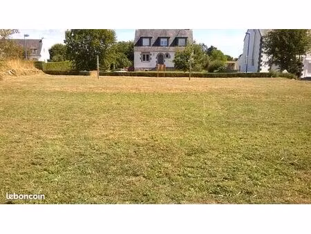 terrain à bâtir : 693 m²