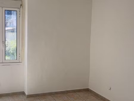 vends immeuble de trois appartements 95000