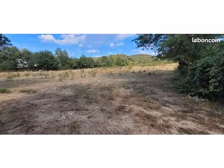 terrain 920m² saint julien les rosiers