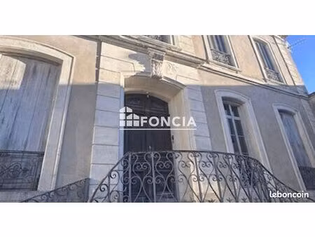 vauvert centre historique – t1 de 33 95 m² dans une maison de maître réhabilitée
