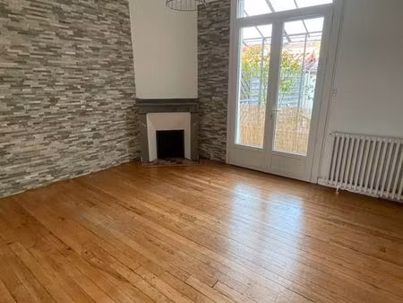 maison t4 avec grande terrasse  piscine et garage