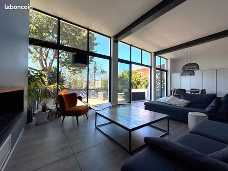 loft/atelier/surface 6 pièces 182 m²