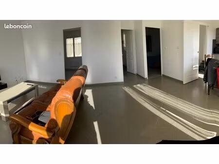 t3 meublé situé dans le centre de pavie
